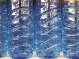 Surto de Preços: O Que Esperar para Polyolefinas, PS, PVC e PET no Mercado Atual?