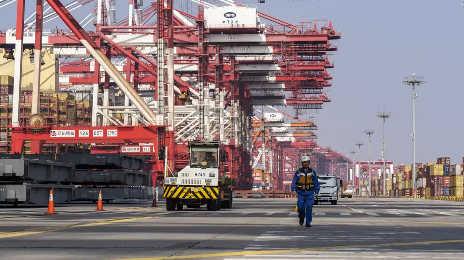 Tarifas Estratosféricas: Como a Guerra Comercial EUA-China Pode Impactar Sua Vida e a Economia Global!