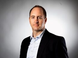 Transformando o Futuro: Como o Novo VP Global Service da Netstal Promete Revolucionar o Atendimento ao Cliente