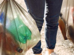 Transformando Plástico em Futuro: O Impacto Surpreendente da Coleta de Tampinhas e Camisas Sustentáveis!