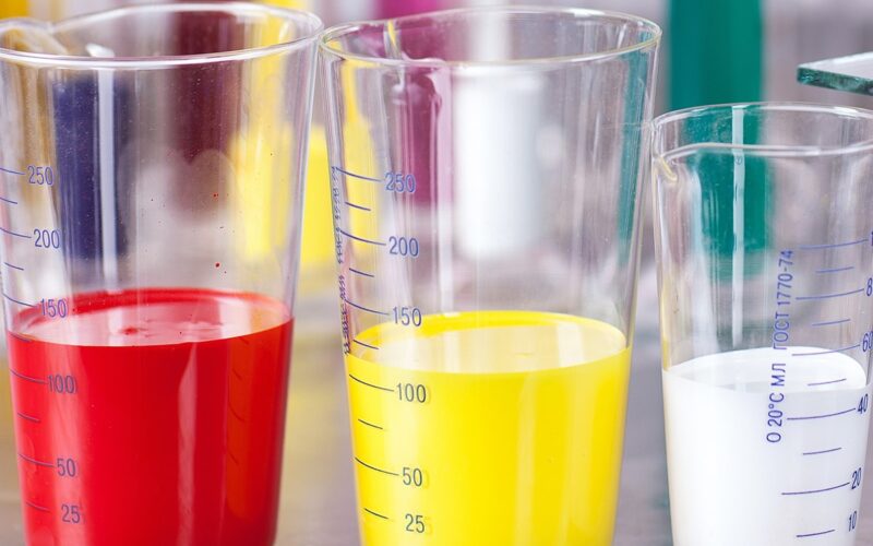 Transforme Seus Produtos: A Revolução dos Corantes Líquidos para Poliolefinas e Estirênicos!